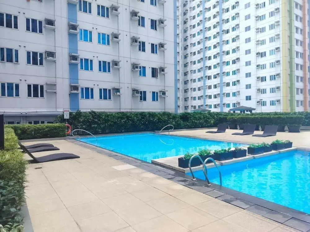 Cozy Studio Unit in Quezon City With Private Pool and City Views