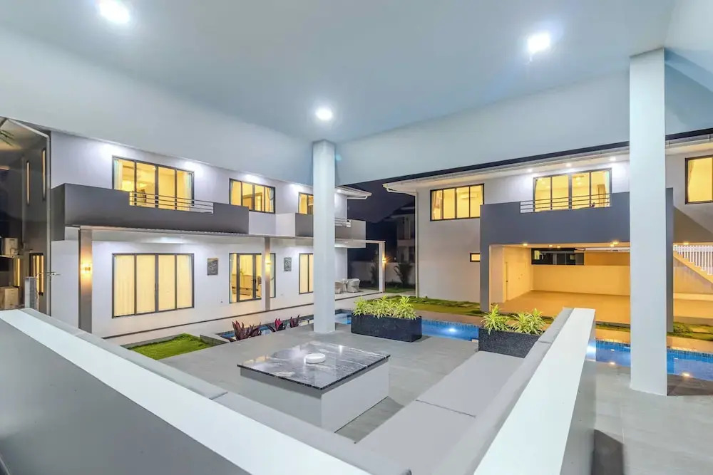 2 Villas 2 Kitchens  Huge Pool V258