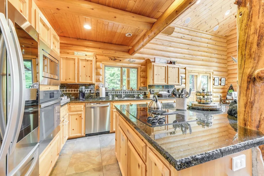 Mountain Cabin w/ Hot Tub: 4 Mi to Shaver Lake!