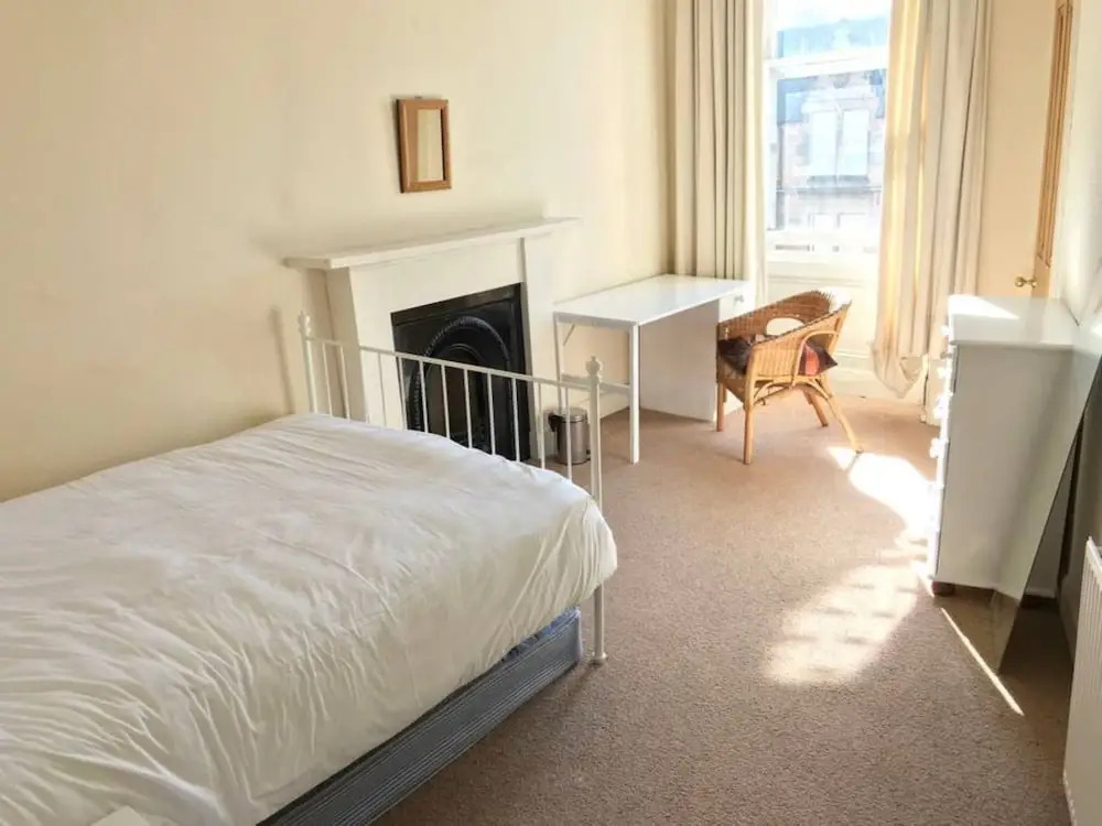 Fabulous 6 Bedroom Edinburgh Apartment