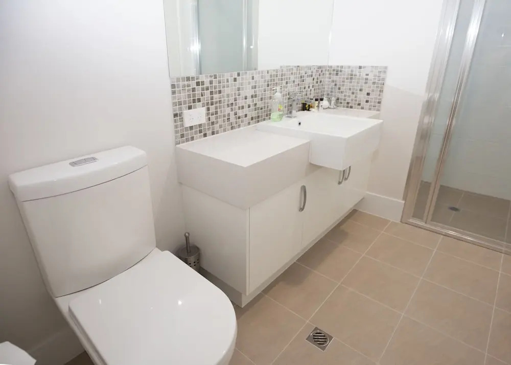 Lakeview Suite 15