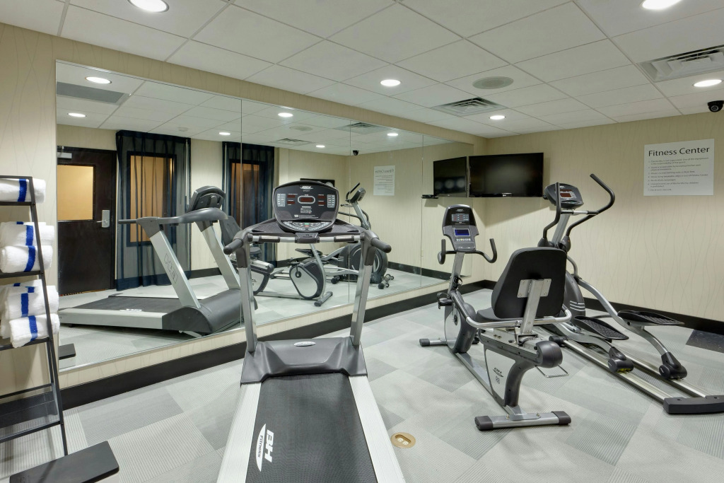 Holiday Inn Express & Suites Northeast by IHG