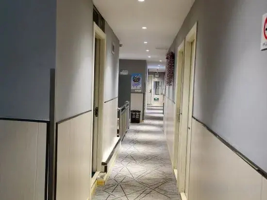 shenzhujiudian (Shanghai Changhai Hospital Xiangyin Road Subway Station Branch)