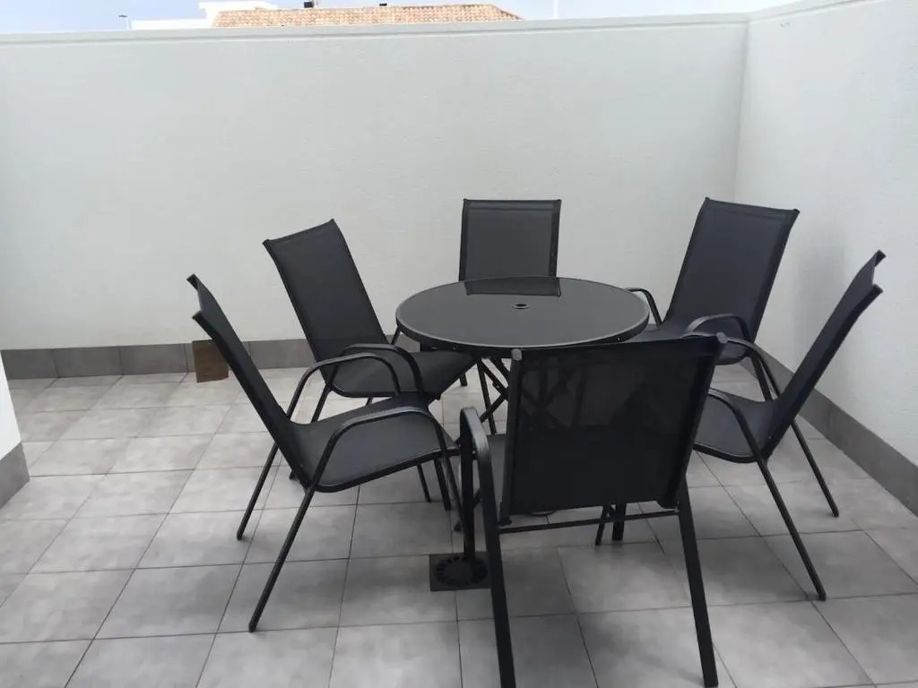 New Modern Immaculate 2 Bed 6 guestApartment Bobby