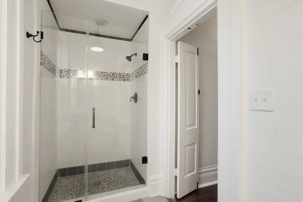Jones Street Penthouse Unit #3 - 1 Br Apts