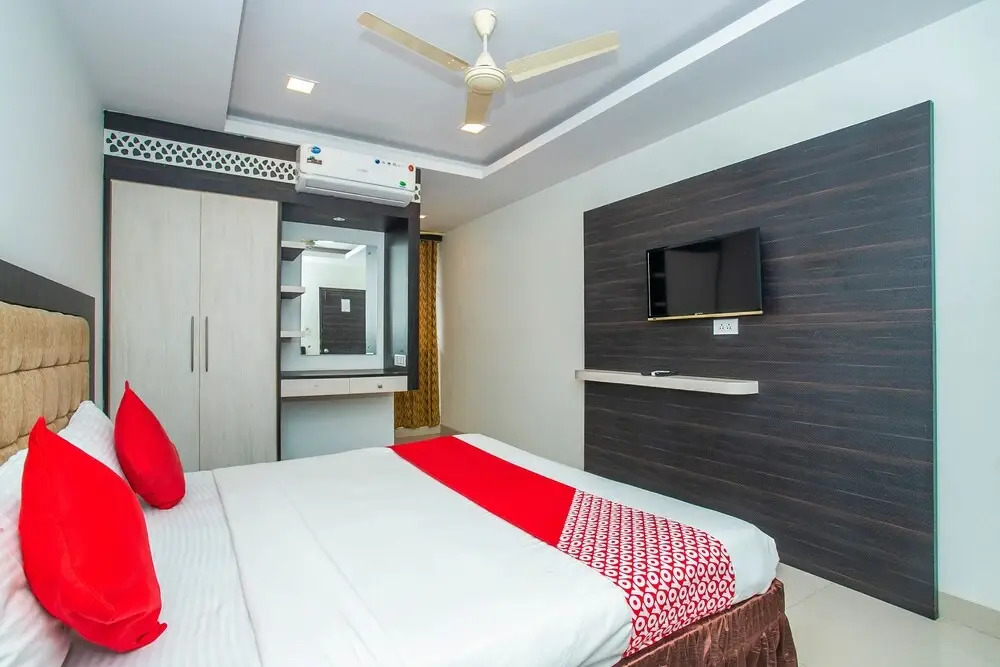 OYO 5641 Hotel Corporate Park Inn
