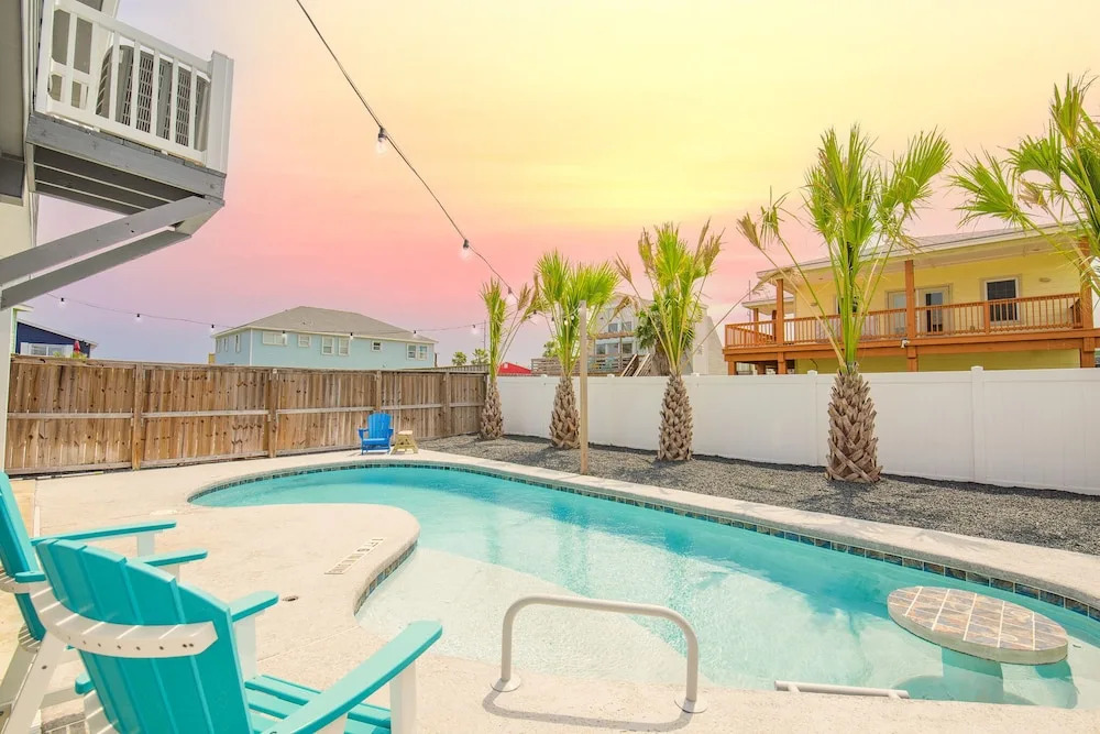 Latitude Adjustment - Private Pool/elevator!