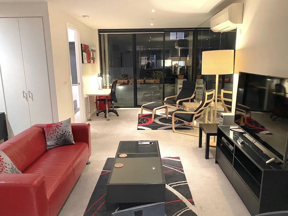 StayCentral - Spacious Seaviews Port Melbourne