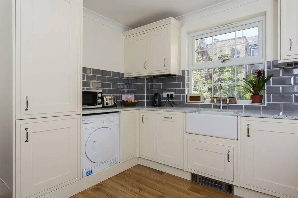 Veeve  3 Bed Flat With Parking Walford Road Stoke Newington