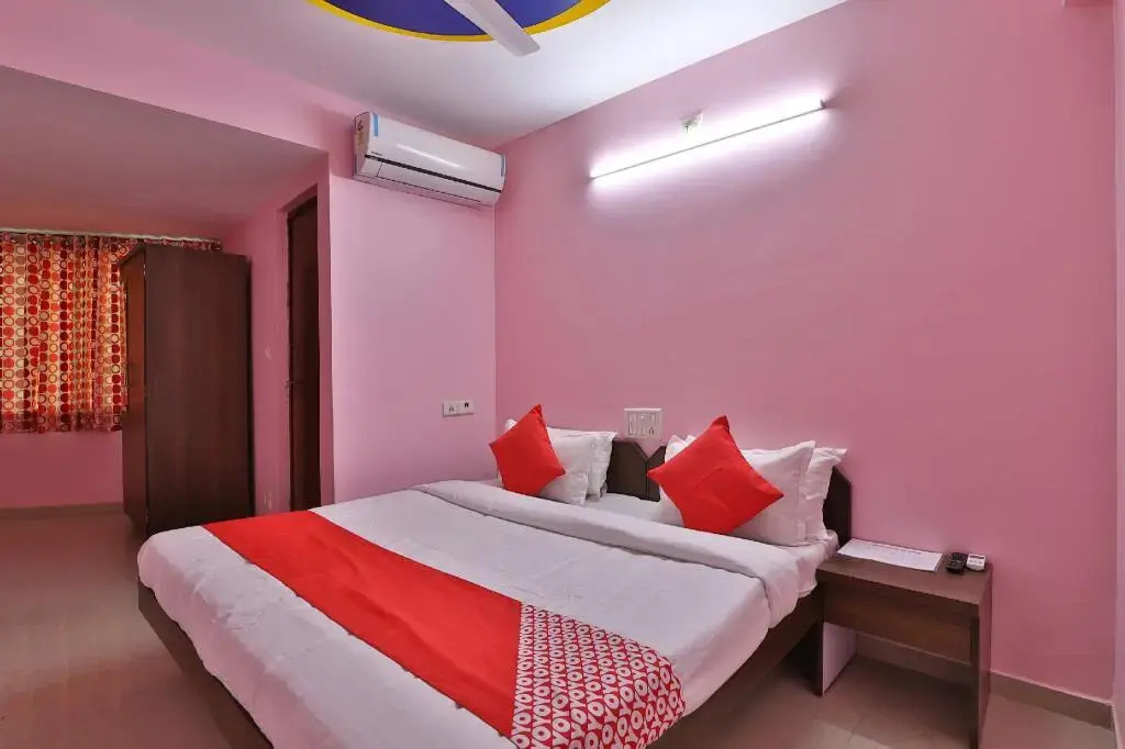 Radhesh Banquet Hall And Rooms By OYO Rooms