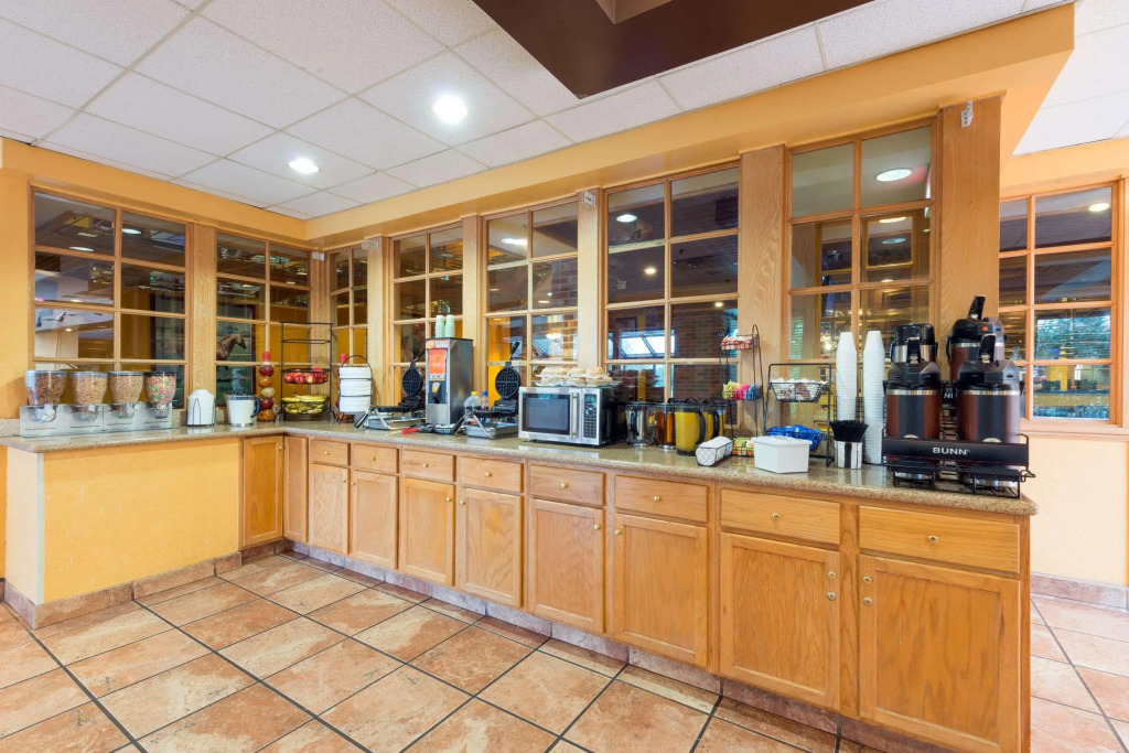 Ramada Louisville Downtown North