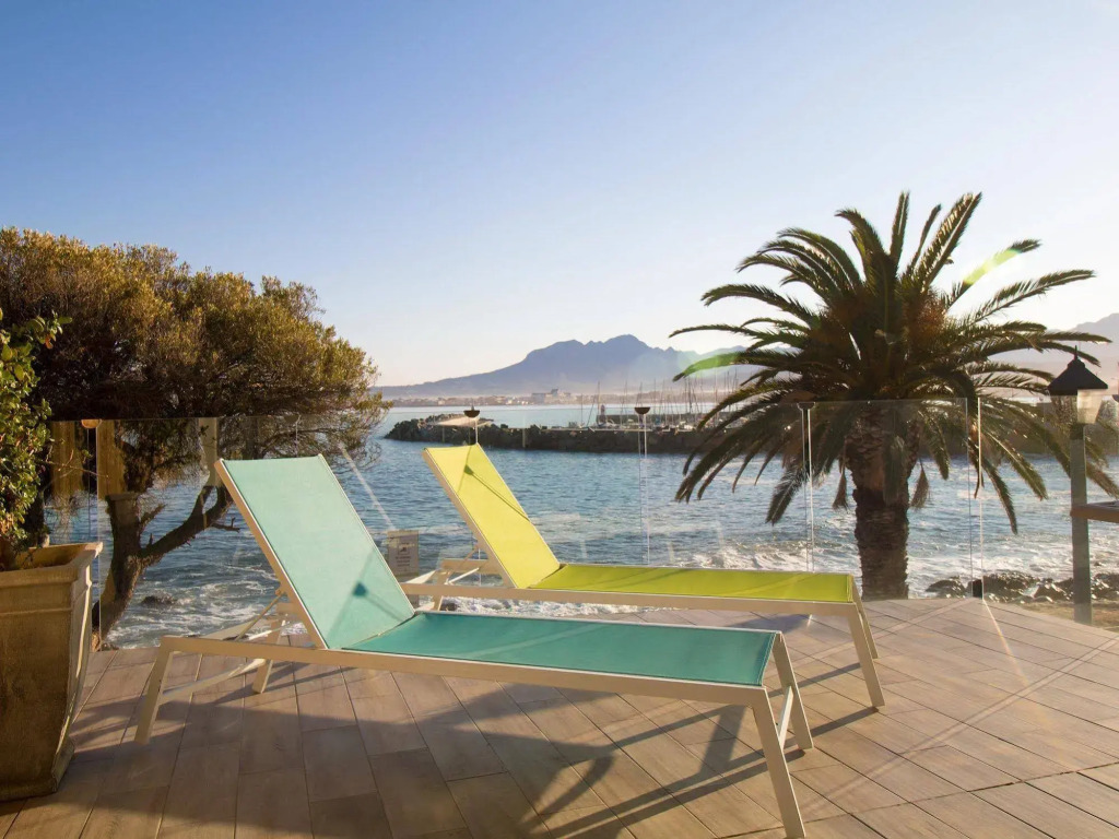 Bikini Beach Holiday Home, On the Beach, Sleeps 9