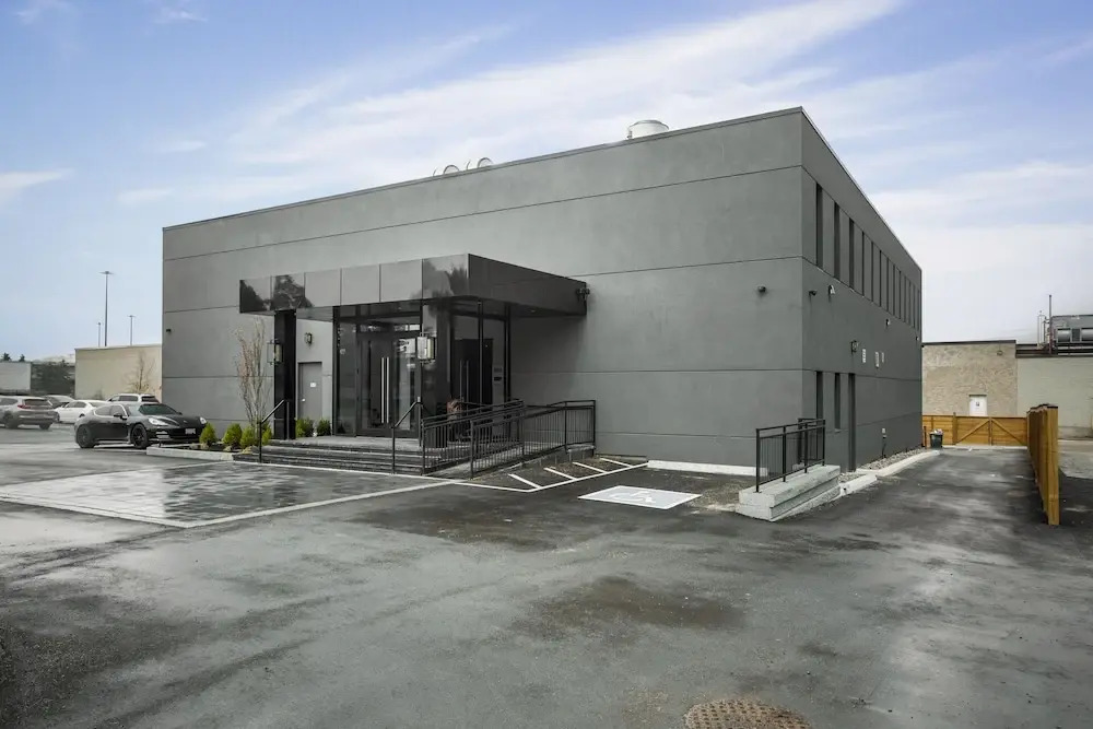 Dream Suites Near YYZ Airport
