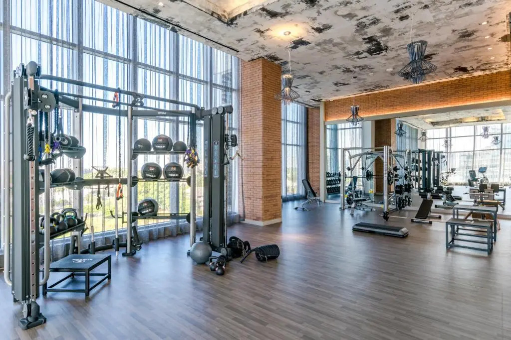 New2019 SW CornerSuite with WaterViews 9th Floor