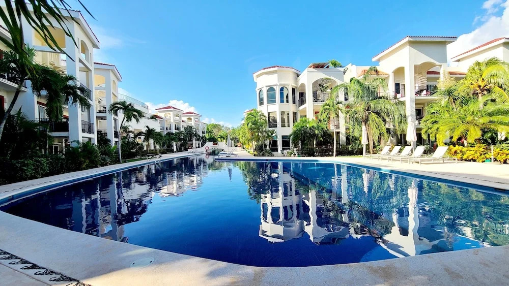 Paseo Del Sol Coral 106 3 Bedroom Condo by RedAwning