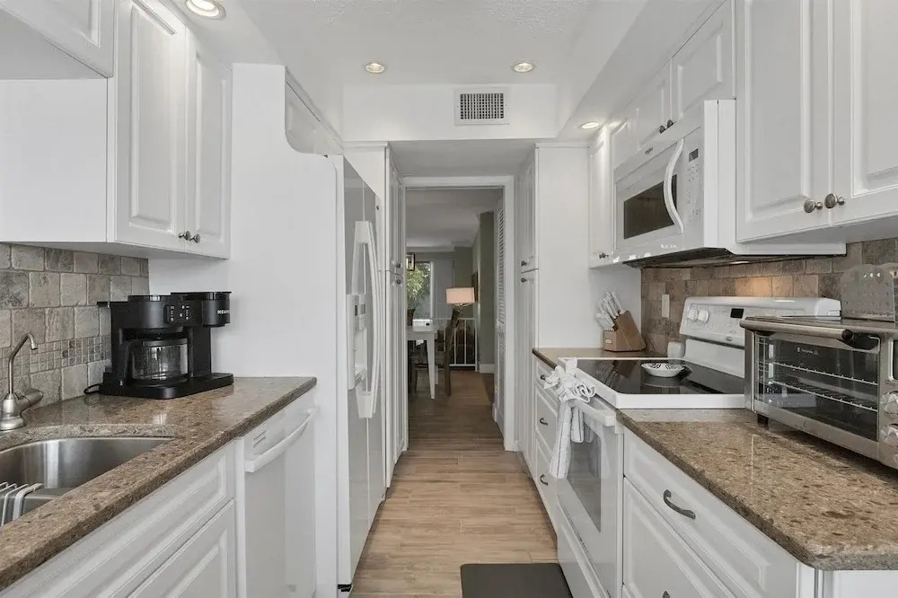 Venice Beach 2 Bedroom Condo with Beach Access+Community Pool 2 Condo