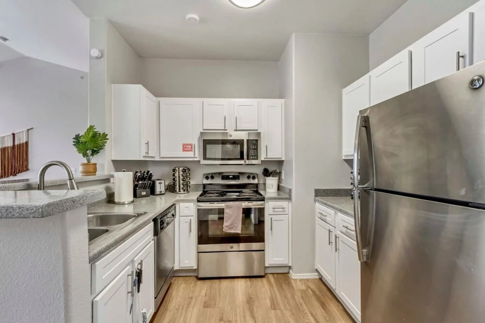 Quiet Apt - Close to Davis Conference - King Bed