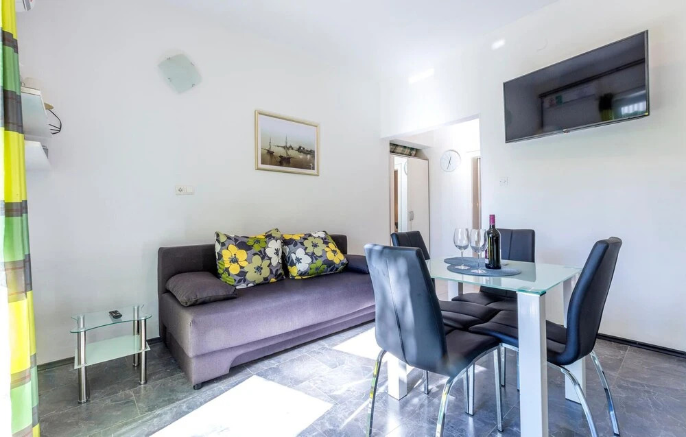 Nice Home in Kastel Stari With Wifi and 1 Bedrooms
