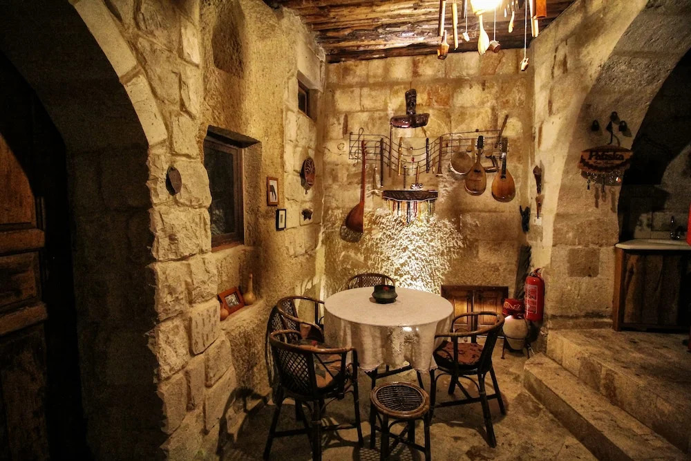 Patisca Cave House