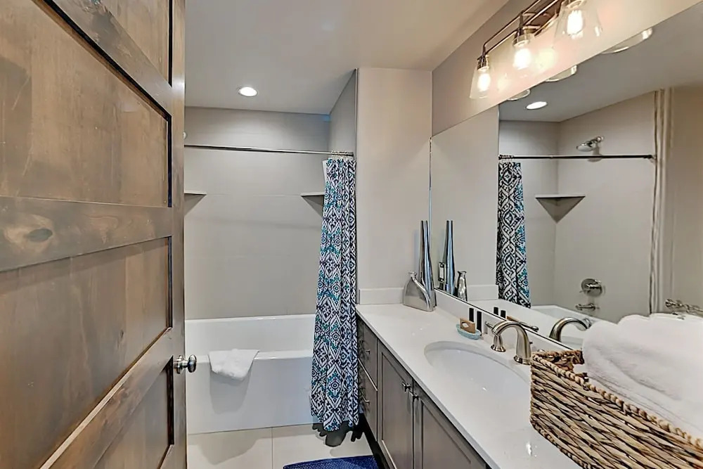 3793 Blackstone Drive Condo Unit 1G 2 Bedrooms 2.5 Bathrooms Condo