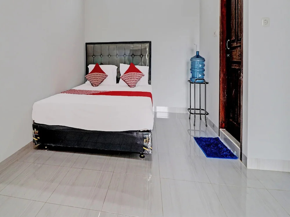 OYO 92057 Reny Kost Syariah