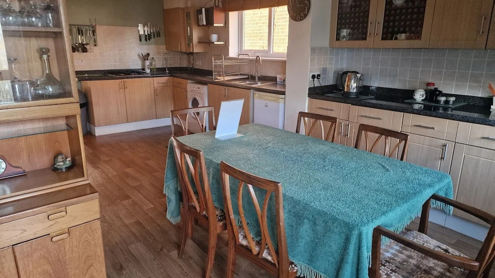 Family Home Three bed House Near the Beach