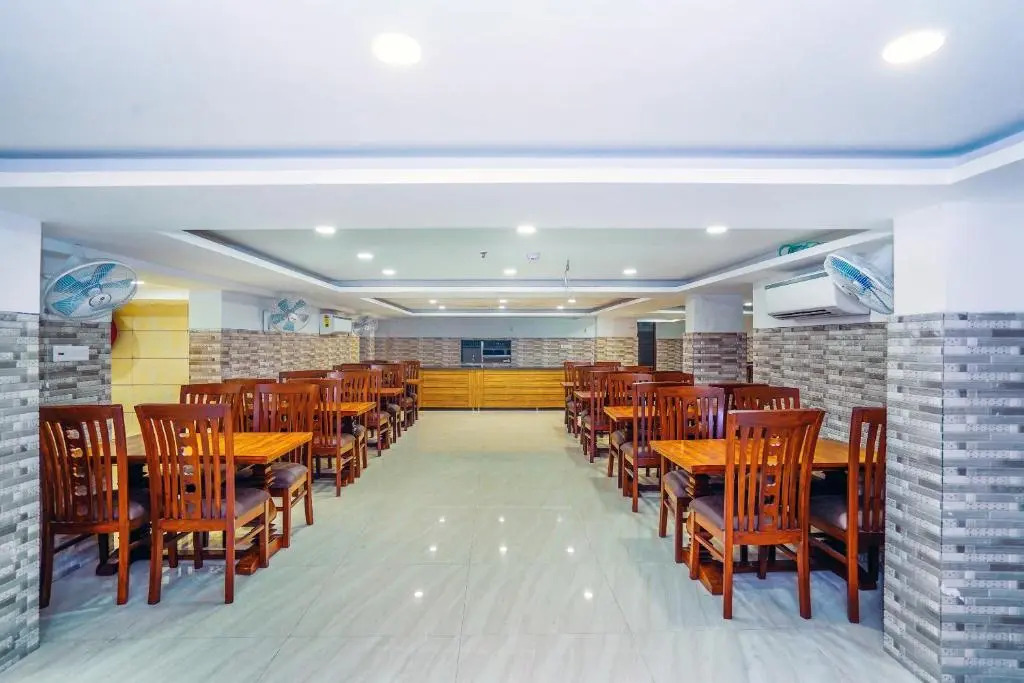 Hotel Aura Grand By Levelup Hotels