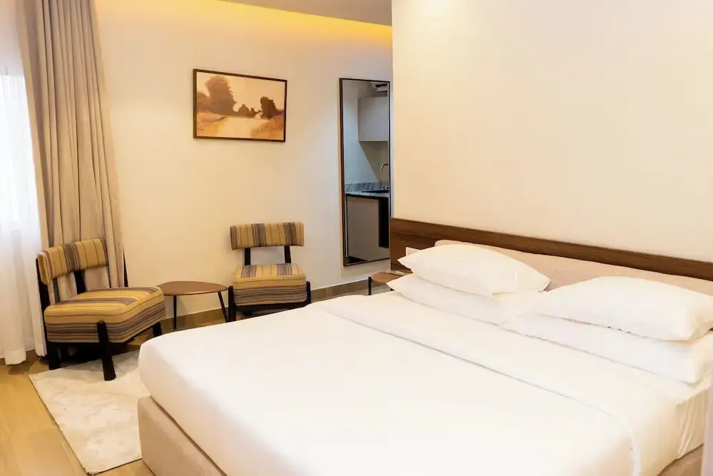 7EVEN Suites