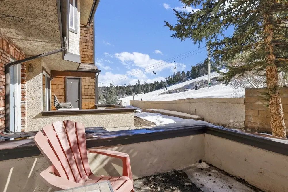2262-ski Inn Style Chalet 2 Bedroom Home by RedAwning