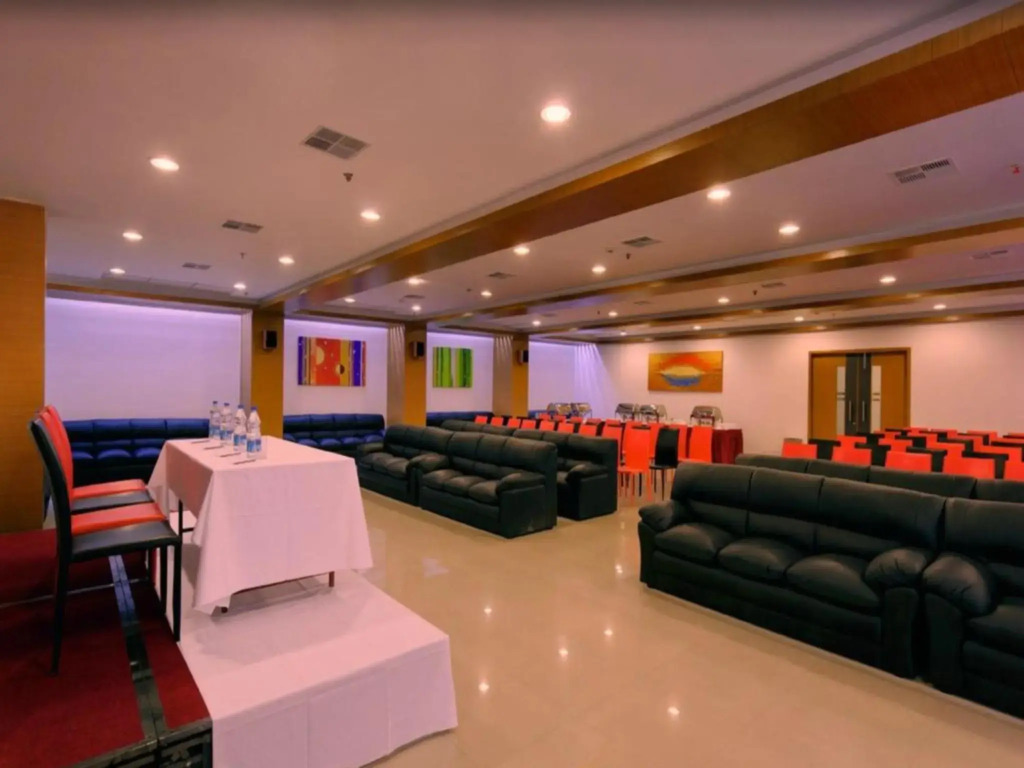 Hi 5 Hotel & Experience