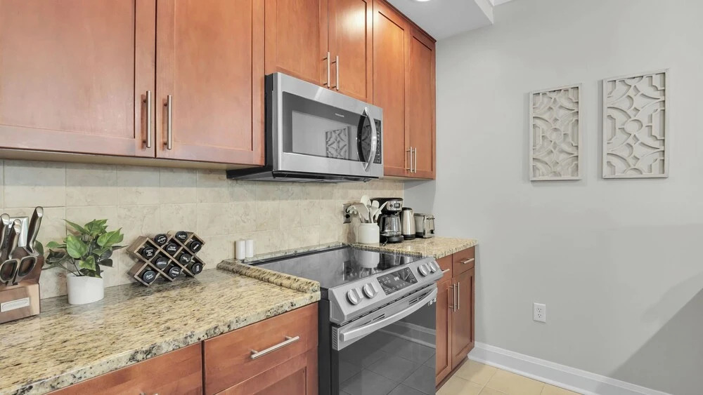 2 Units w/ Free Parking Walkable Historic District The Juliette by Avantstay