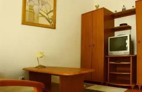 Nil-Pol Apartments