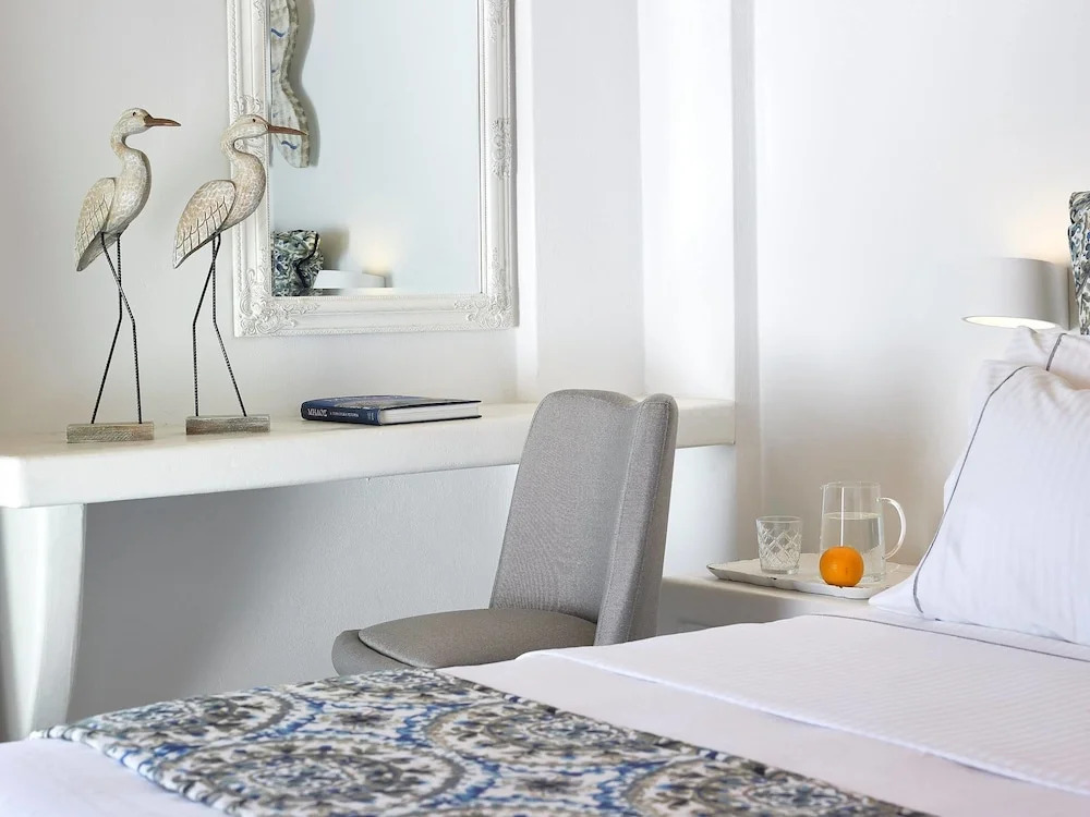 Lithos Luxury Rooms