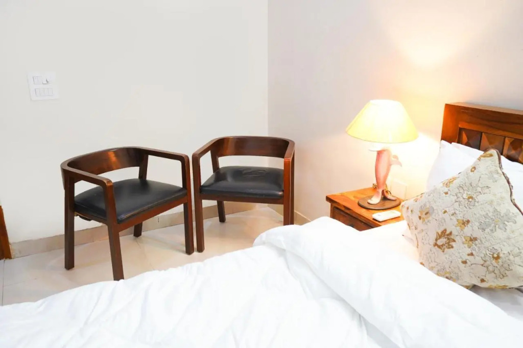 Lime Tree Luxurious 3BHK Serviced Apartment Near Medanta
