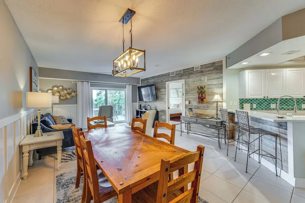 New Smyrna Beach Condo w/ Balcony & Ocean Walk