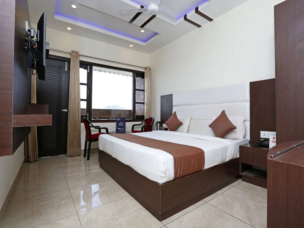 OYO 13243 Hotel City Castle