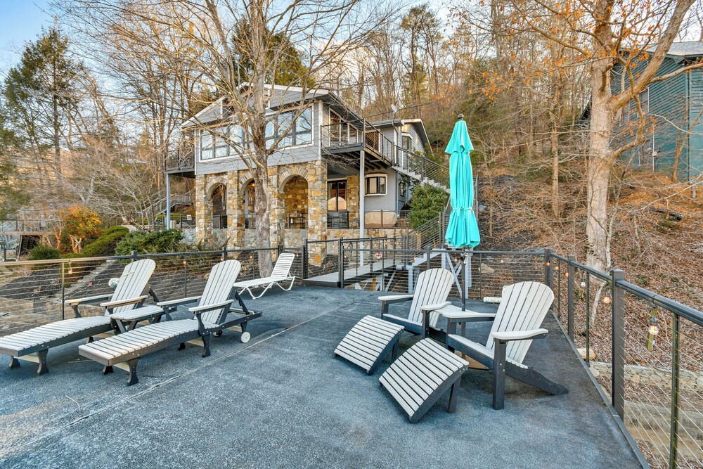 Hot Tub + Mtn Views! Rumbling Bald Resort Cabin