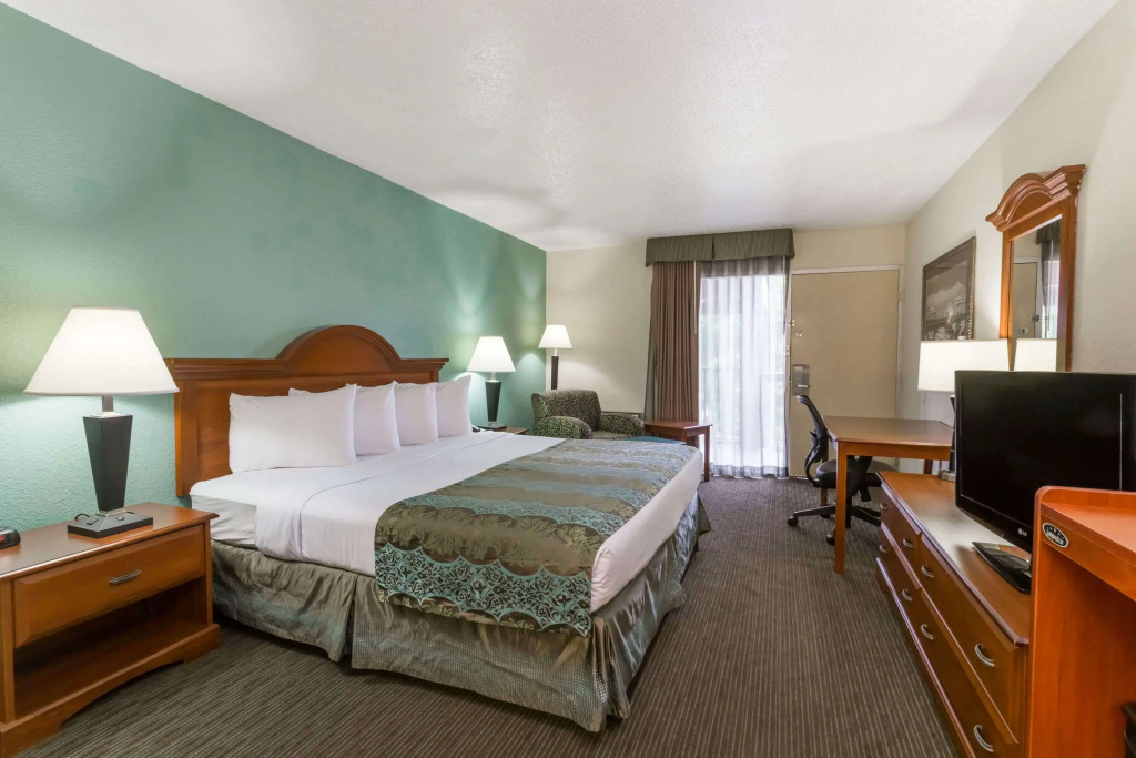 Baymont by Wyndham Sarasota