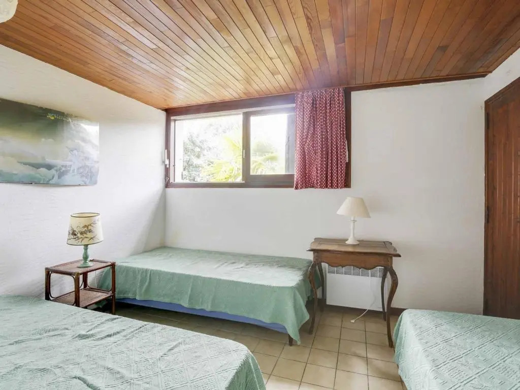 Maison atypique 7 pers, 2 terrasses, cheminée, à 1,5 km des plages et centre - FR-1-521-143