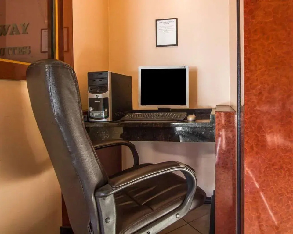 Rodeway Inn & Suites