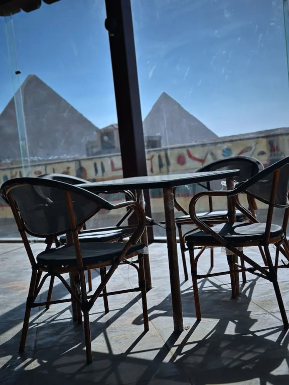 Cheristo pyramids view inn