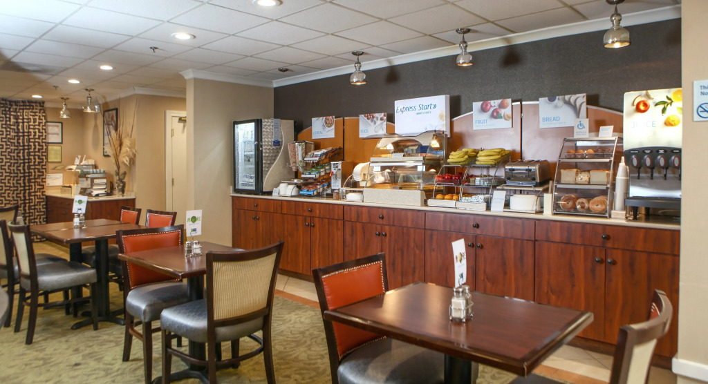 Holiday Inn Express Hotel & Suites - Atlanta/Emory University Area by IHG