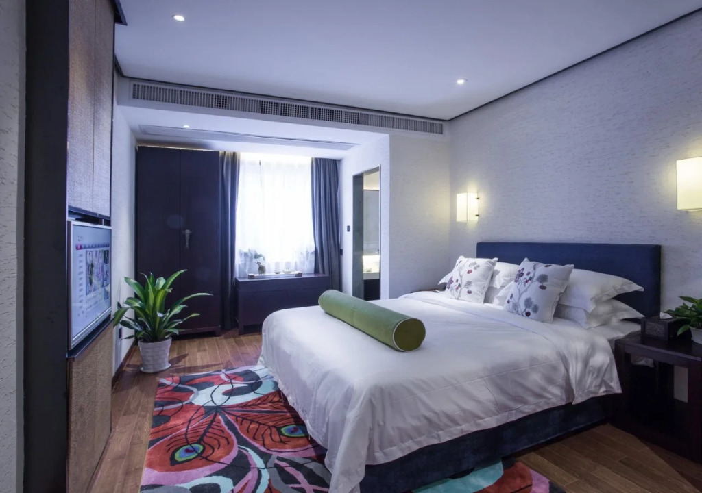 Serene Cicada Hotel
