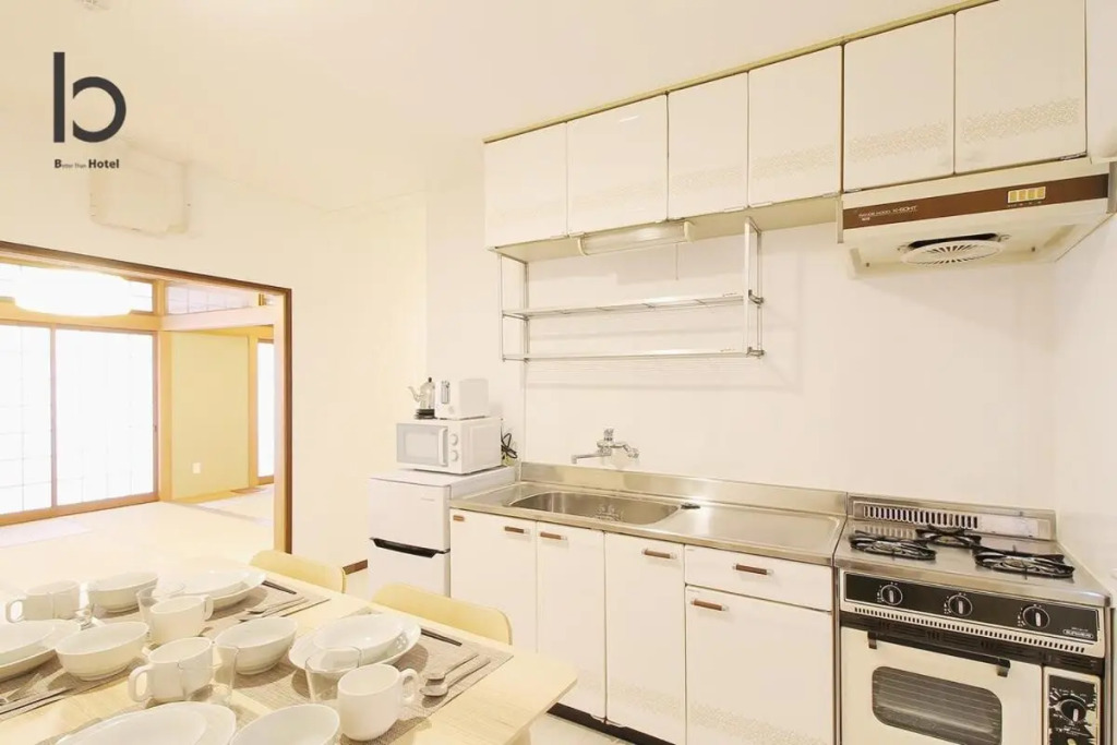 3 Bedroom Japanese apartment for 11 people 201