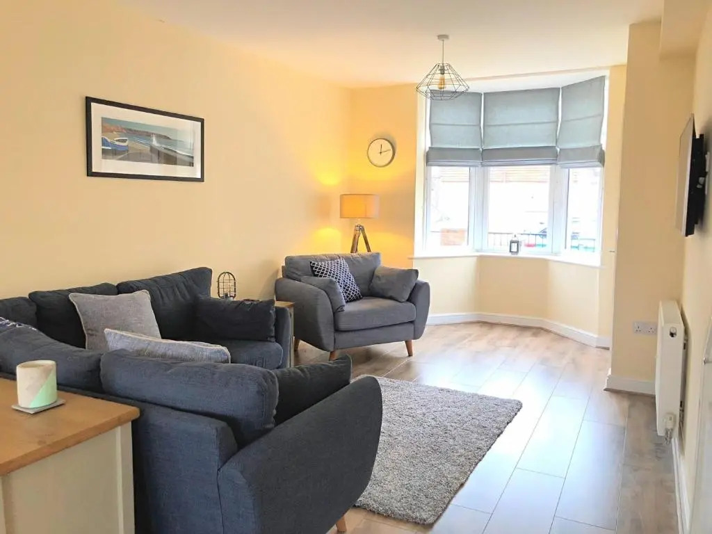 Filey Shore - Beautiful 3 bedroom house with parking and garden, close to centre