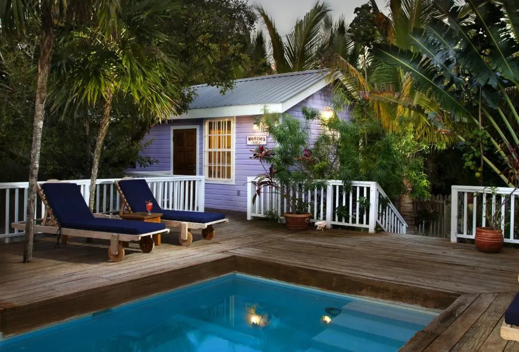 Weezies Ocean Front Hotel and Garden Cottages