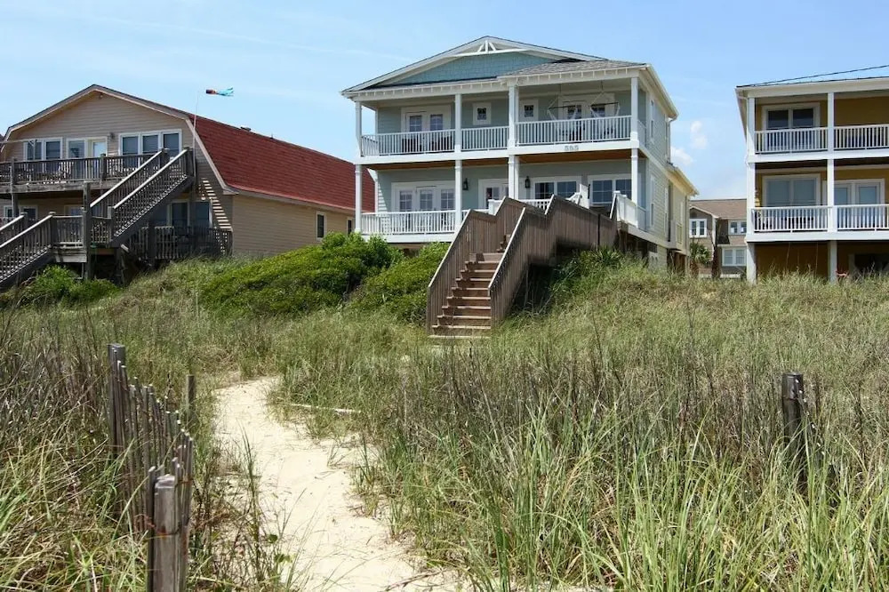 Latitudes - 5 Br Home
