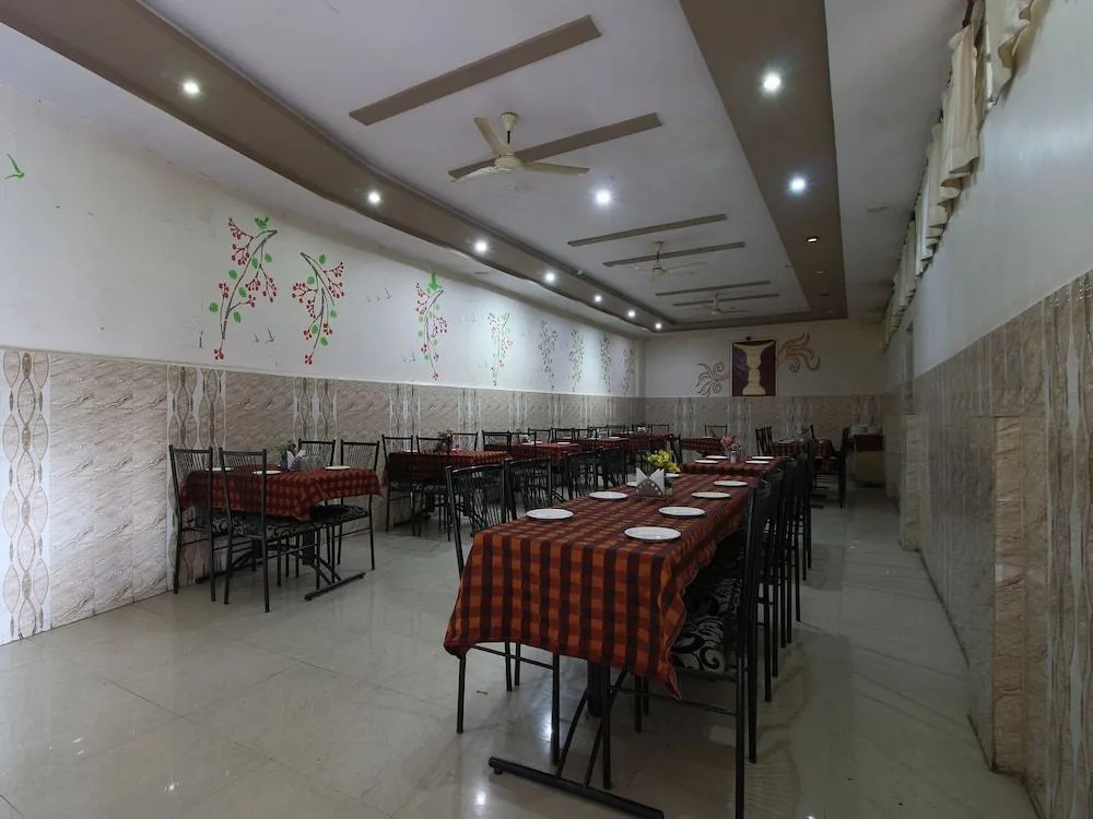 OYO 24838 Hotel Neelam