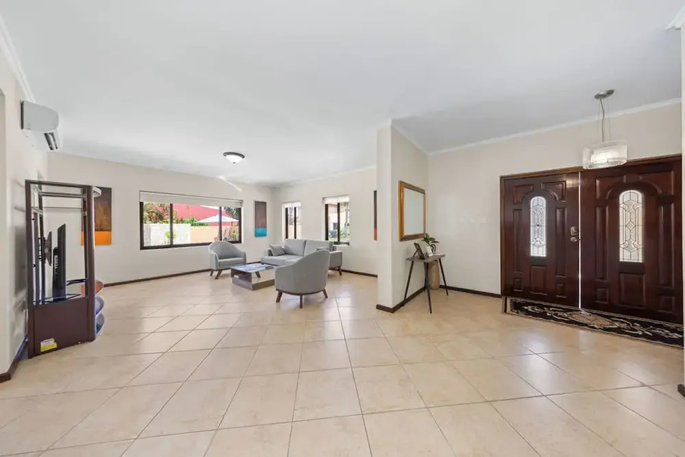 Gold Coast 4br4 5BA Villa w Privatepool Gym