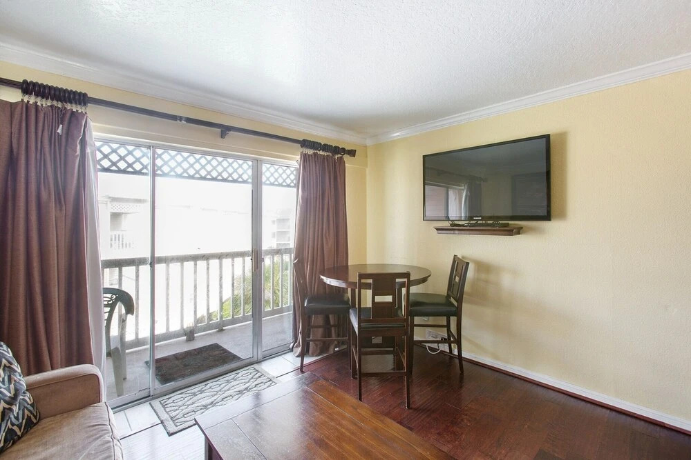 Victorian Escape - Serene Condo With Beach Views 1 Bedroom Condo by Redawning
